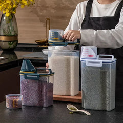 1.5L/2L Large Pet Food Storage Bin - Sealed Dry Food Dispenser for Dog Cat Kibble, Kitchen Pantry Organization