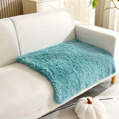 Machine Washable Luxurious Plush Pet Blanket for Cats & Dogs - Winter Warmth Comfort Mat for Nests and Sofas