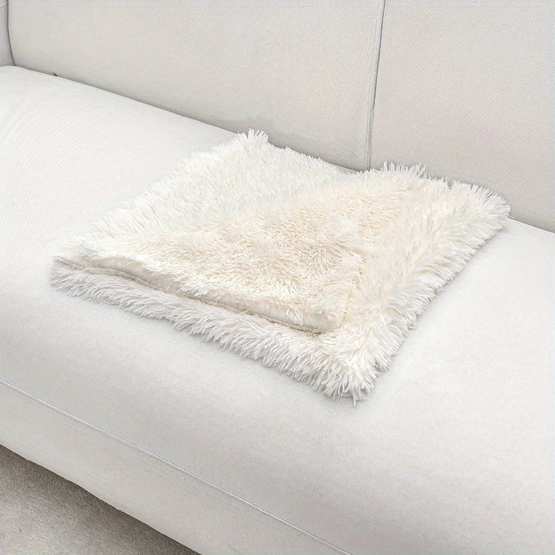 Machine Washable Luxurious Plush Pet Blanket for Cats & Dogs - Winter Warmth Comfort Mat for Nests and Sofas